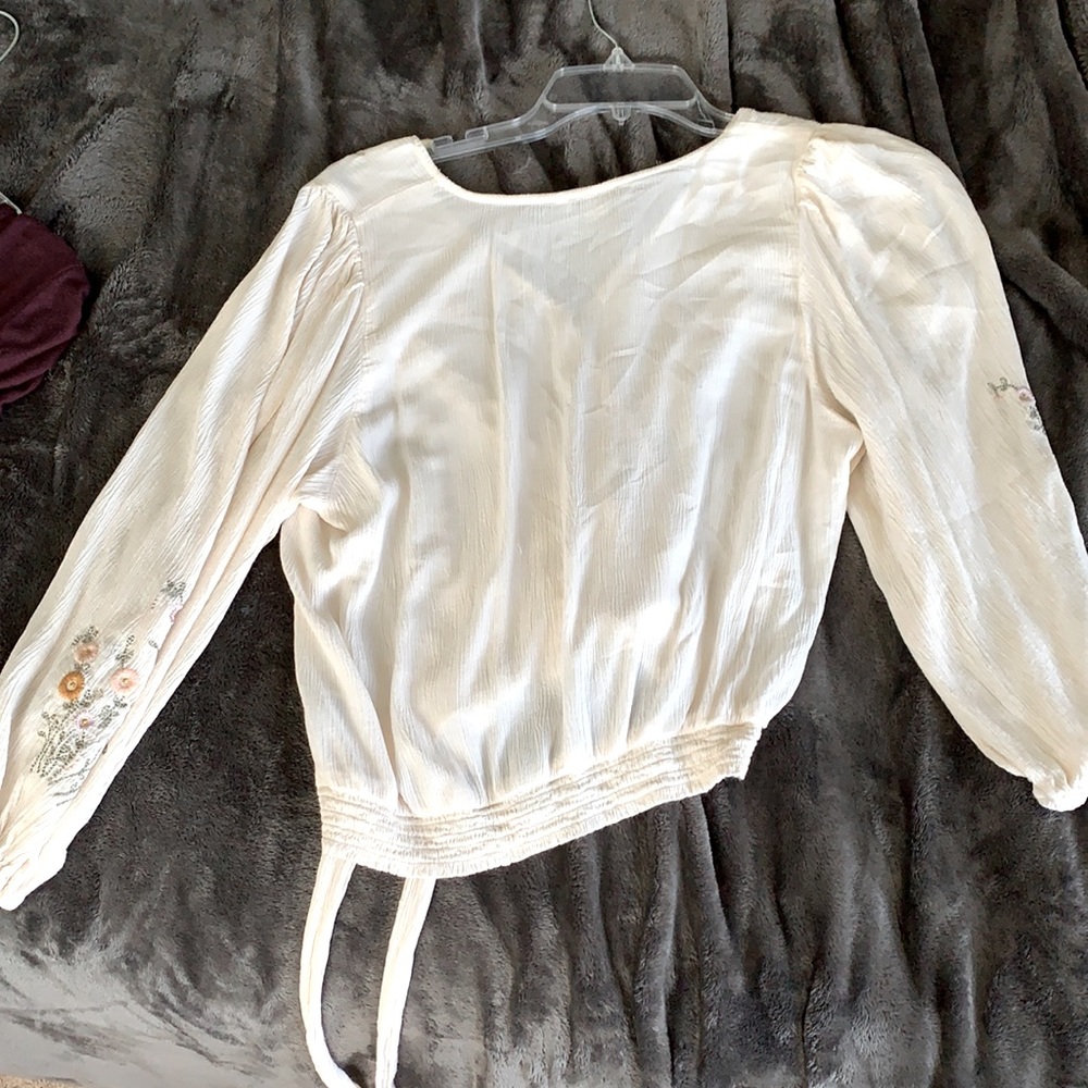 american eagle off white floral long sleeve blouse - Picture 3 of 4